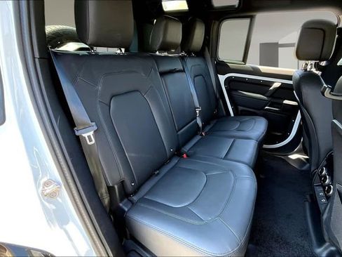 Used 2025 Land Rover Defender 110 X-Dynamic SE AWD/4WD image 23