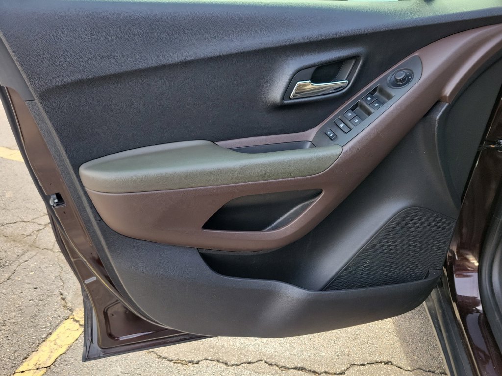 Used 2015 Chevrolet Trax LT w/ LT Plus Package FWD image 21