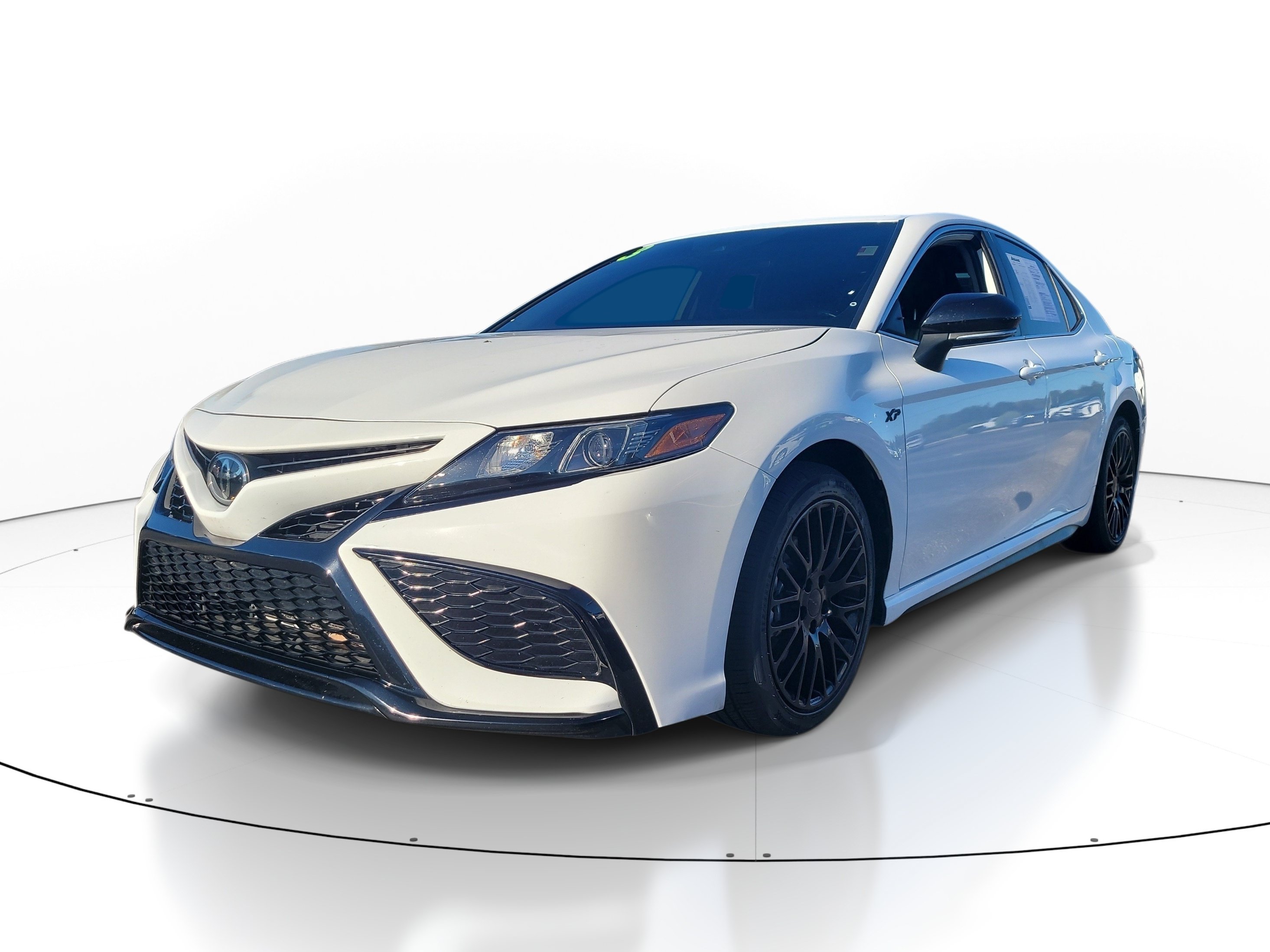Used 2023 Toyota Camry SE w/ Convenience Package FWD image 3