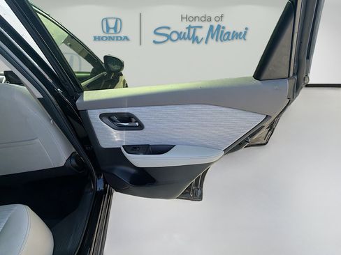 Used 2023 Nissan Rogue SV FWD image 30