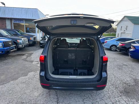 Used 2017 Kia Sedona LX w/ LX Essentials Premium Package image 17
