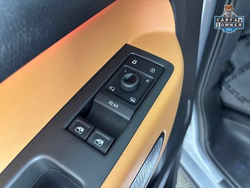 Used 2025 Volkswagen ID. Buzz Pro S Plus RWD image 14