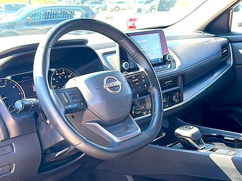 Used 2025 Nissan Rogue SV FWD image 5