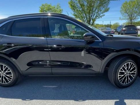 Used 2025 Ford Escape SE FWD image 9