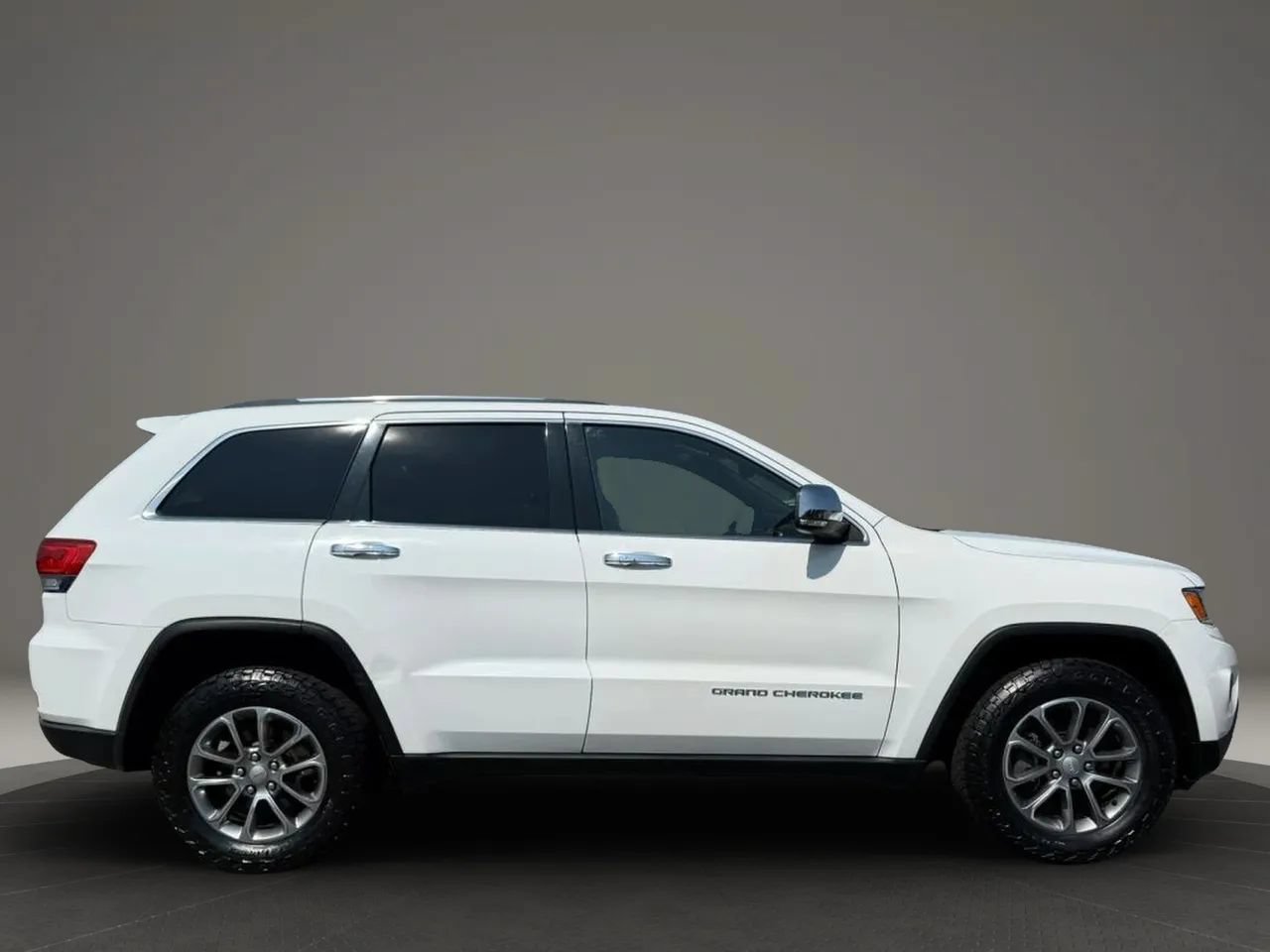 Used 2014 Jeep Grand Cherokee Limited AWD/4WD image 2