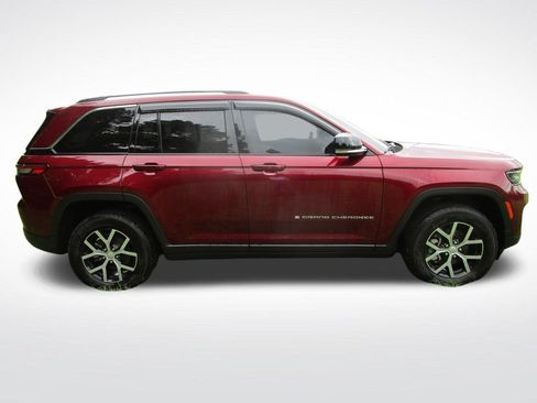 Used 2024 Jeep Grand Cherokee Limited AWD/4WD image 8
