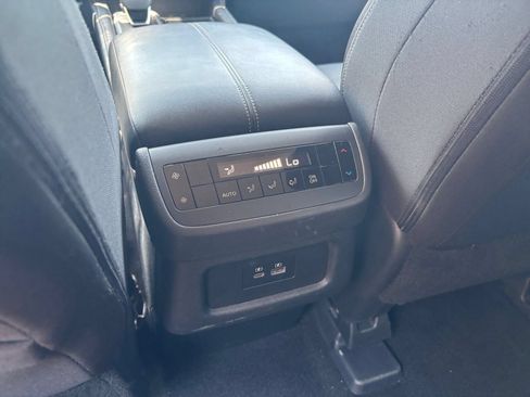Used 2025 Nissan Pathfinder SV AWD/4WD image 24