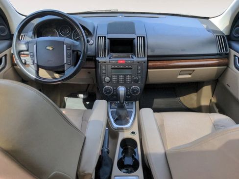 Used 2009 Land Rover LR2 HSE image 3