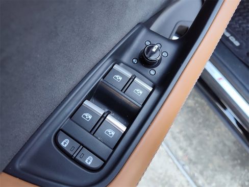 Used 2024 Audi RS Q8 4.0T w/ Black Optic Package image 22