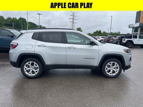 Used 2024 Jeep Compass Latitude AWD/4WD image 2