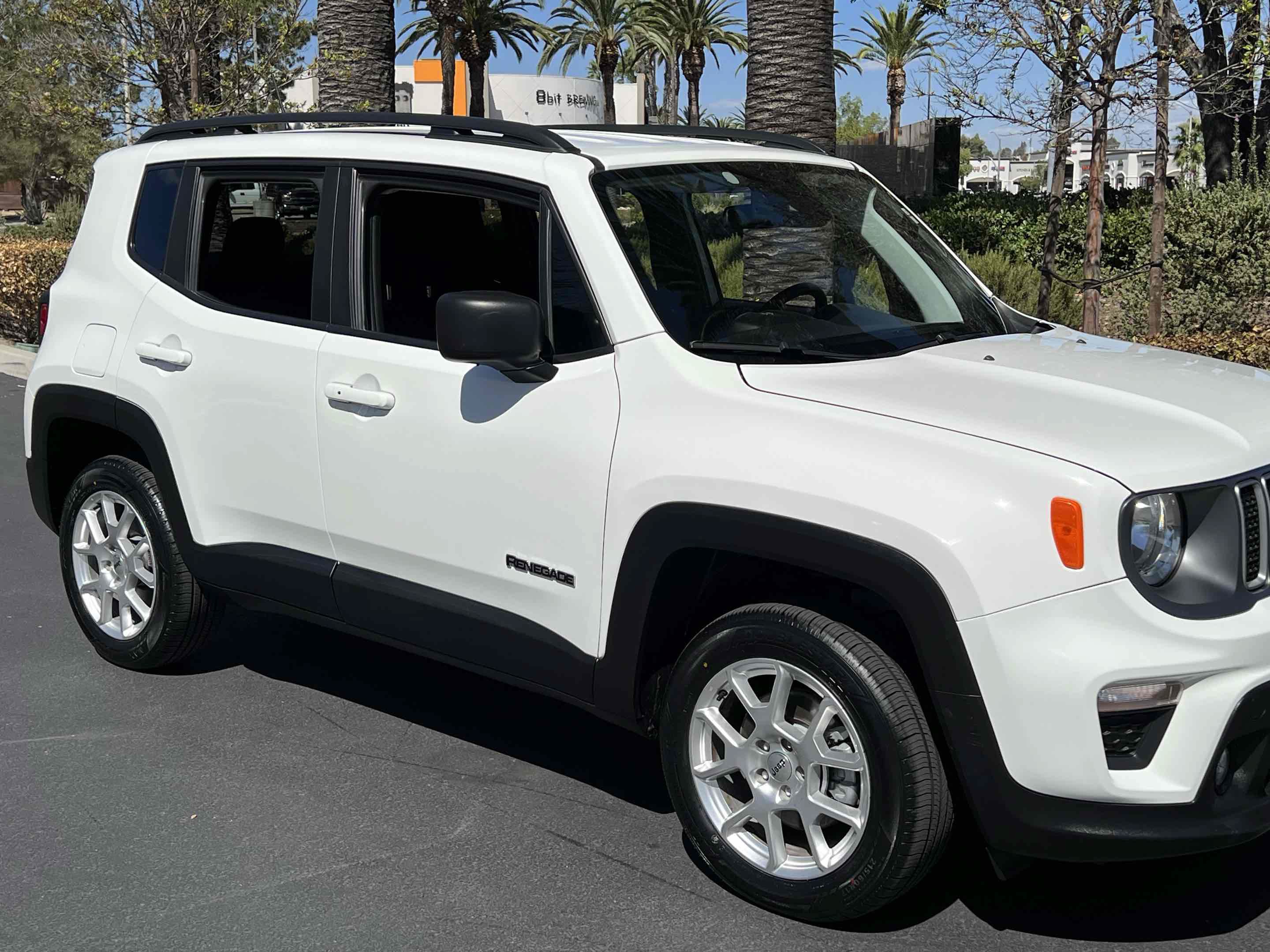 Used 2022 Jeep Renegade Latitude AWD/4WD image 38