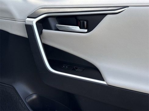 Used 2023 Toyota RAV4 Limited image 30