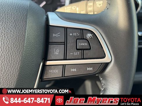 Used 2025 Toyota Highlander LE image 23