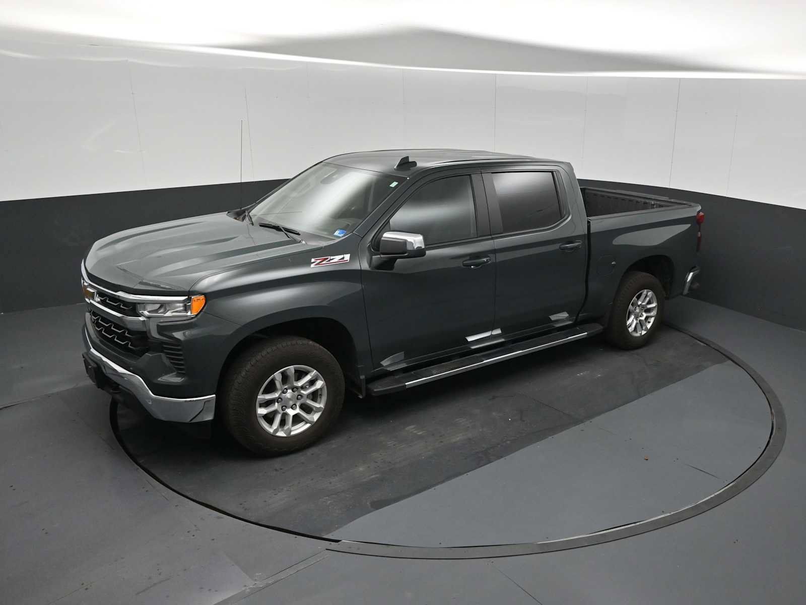 Used 2025 Chevrolet Silverado 1500 LT w/ Z71 Off-Road Package AWD/4WD image 12