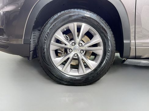 Used 2015 Toyota Highlander Plus FWD image 14