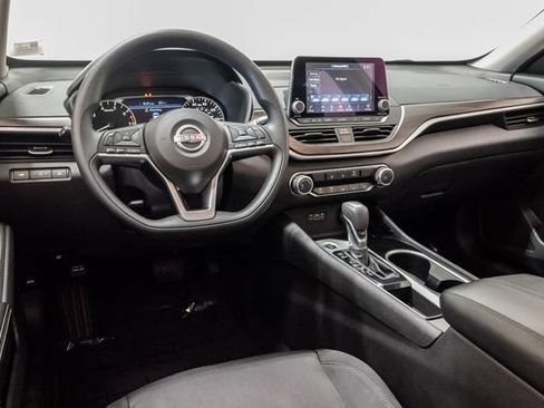 Used 2024 Nissan Altima 2.5 SV FWD image 7