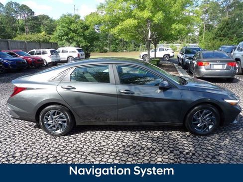 Certified 2024 Hyundai Elantra SEL FWD image 5
