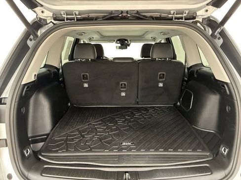 Used 2023 Jeep Grand Cherokee Limited AWD/4WD image 17