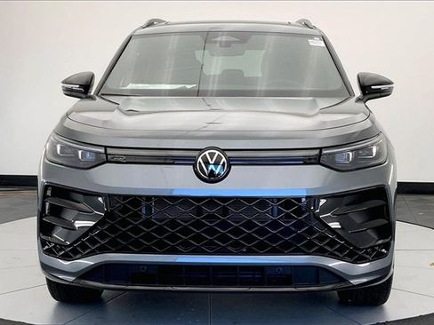 New 2026 Volkswagen Tiguan SE R-Line image 3