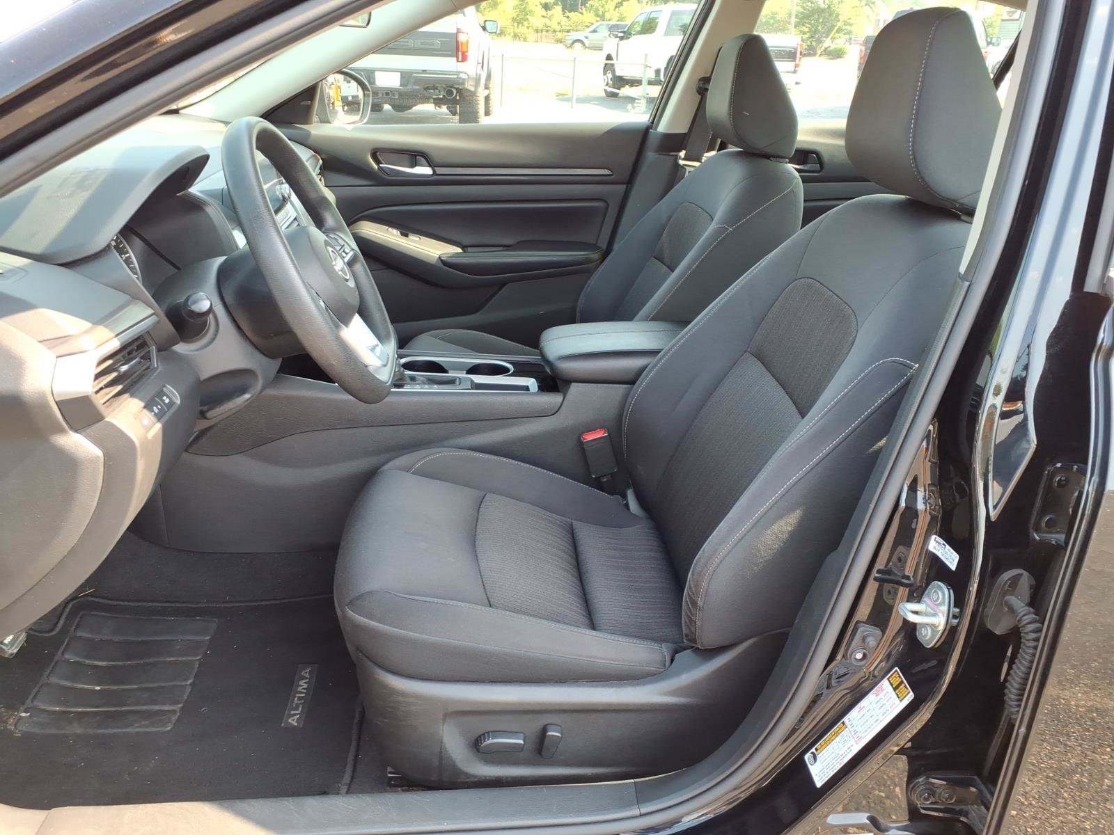 Used 2024 Nissan Altima 2.5 SV FWD image 3