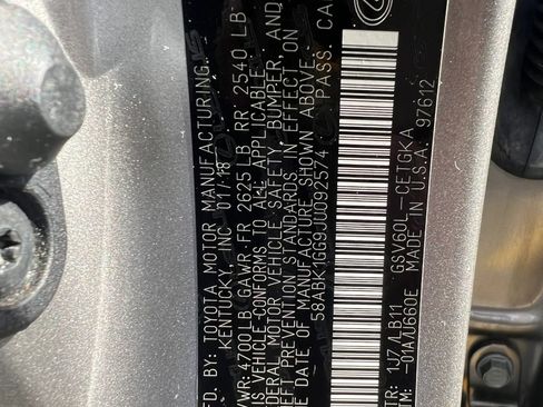 Used 2018 Lexus ES 350 w/ Luxury Package w/Wood Trim image 32