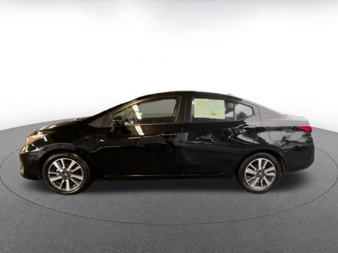 Used 2025 Nissan Versa SV image 9