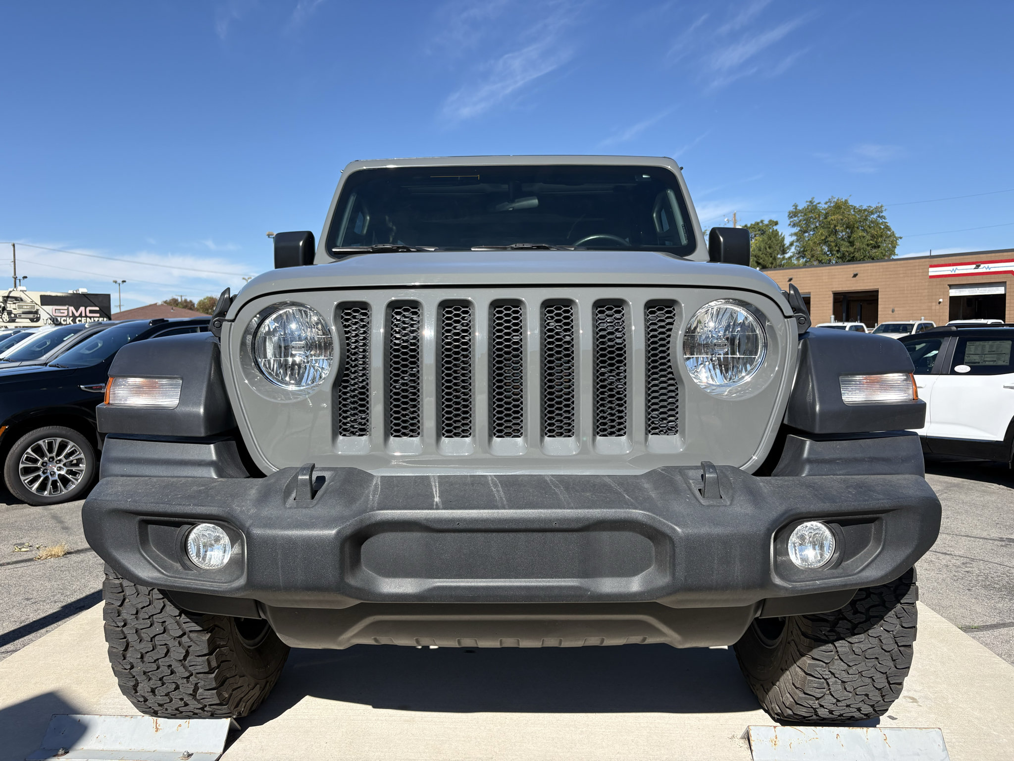 Used 2023 Jeep Wrangler Unlimited Sport AWD/4WD image 15
