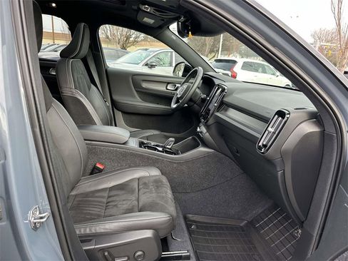 Used 2021 Volvo XC40 T5 R-Design w/ Climate Package image 12