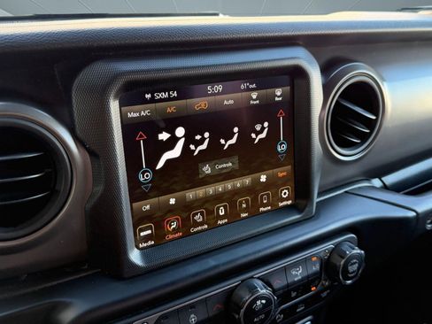 Used 2022 Jeep Wrangler Sport S image 27