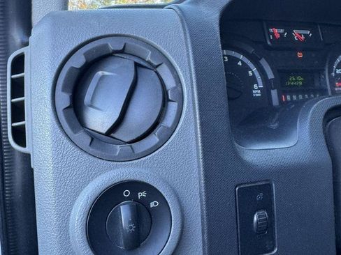 Used 2010 Ford E-350 and Econoline 350 Super Duty RWD image 24
