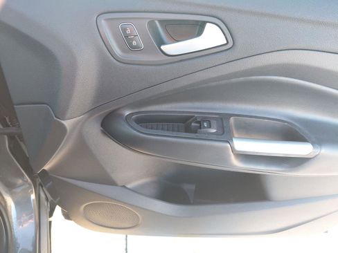 Used 2017 Ford Escape SE image 18