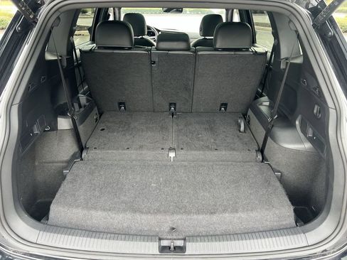 Certified 2024 Volkswagen Tiguan SE R-Line image 25