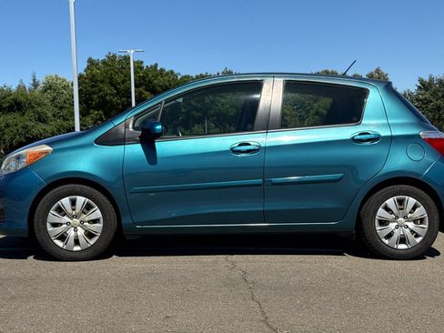 Used 2012 Toyota Yaris LE FWD image 7