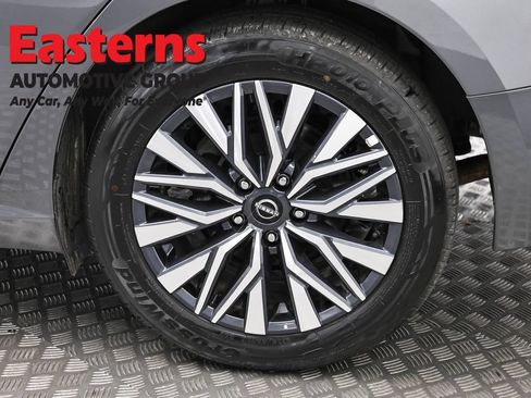 Used 2025 Nissan Altima 2.5 SV FWD image 33