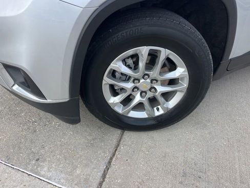 Used 2021 Chevrolet Traverse LT FWD image 29