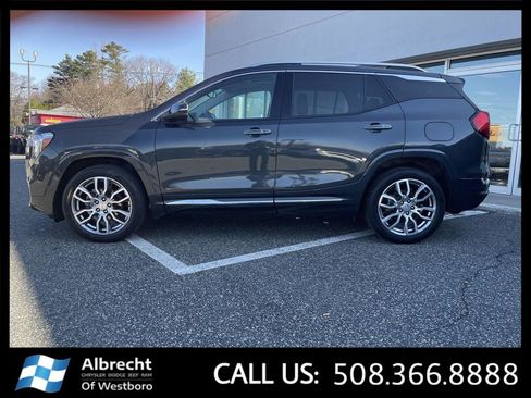 Used 2022 GMC Terrain Denali w/ Denali Premium Package AWD/4WD image 2