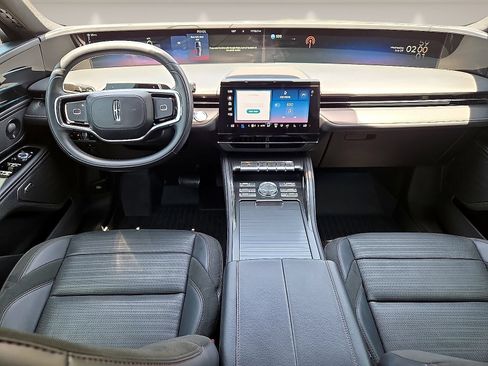Certified 2025 Lincoln Nautilus Reserve w/ Jet Appearance Package AWD/4WD image 9