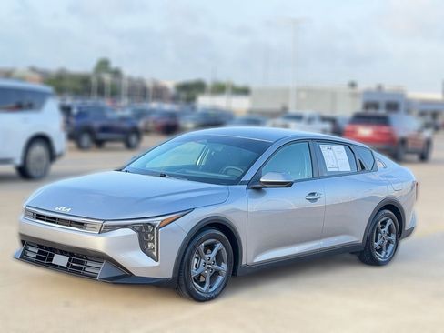 Used 2025 Kia K4 FWD image 4
