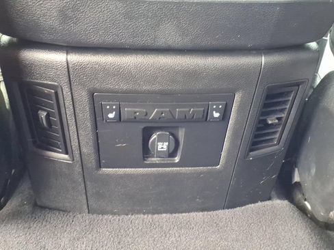 Used 2017 RAM 1500 Laramie AWD/4WD image 10