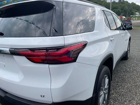 Used 2023 Chevrolet Traverse LT FWD image 5