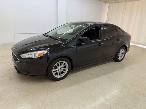Used 2018 Ford Focus SE FWD image 1