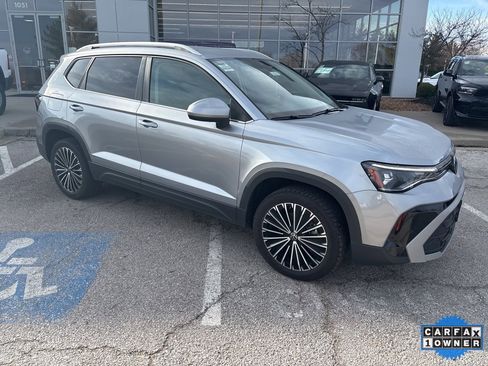 Used 2025 Volkswagen Taos SE image 39