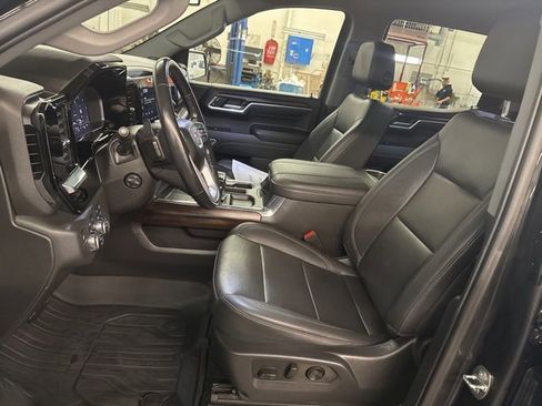 Used 2023 GMC Sierra 1500 SLT image 11