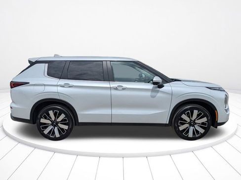 New 2026 Mitsubishi Outlander SE image 3