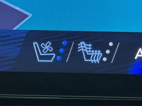 Used 2024 Chevrolet Traverse RS AWD/4WD image 32