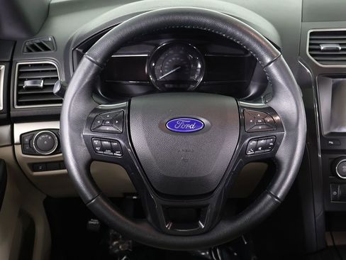 Used 2018 Ford Explorer XLT w/ Equipment Group 202A AWD/4WD image 42