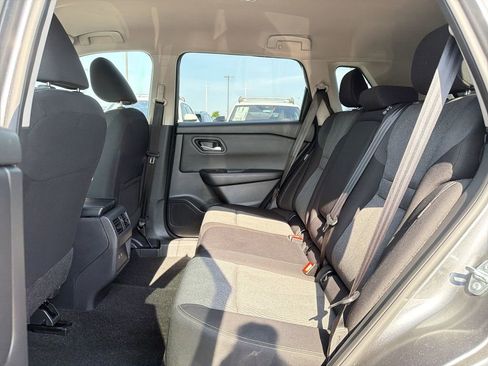 Used 2025 Nissan Rogue SV FWD image 13