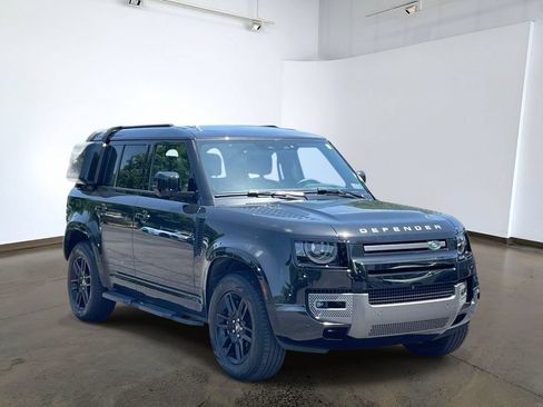 Certified 2024 Land Rover Defender 110 X-Dynamic SE AWD/4WD image 3