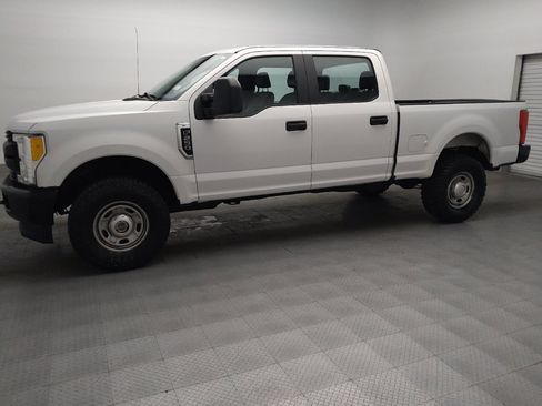 Used 2017 Ford F250 XL AWD/4WD image 2