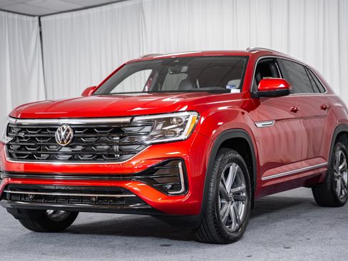 Used 2024 Volkswagen Atlas Cross Sport SEL R-Line AWD/4WD image 3